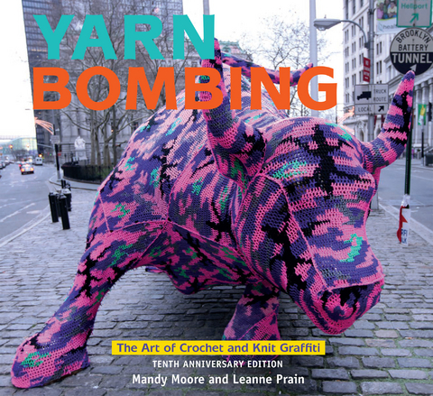 Yarn Bombing -  Mandy Moore,  Leanne Prain